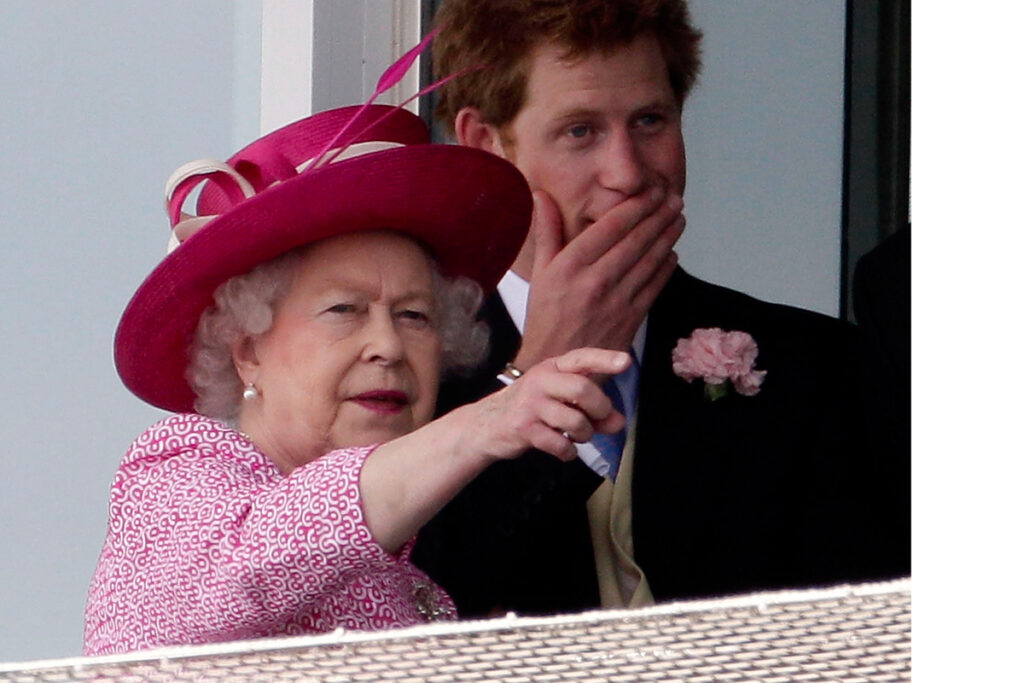 La regina Elisabetta e il principino Harry