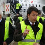 Renzi in campagna elettorale col jet privato: è polemica