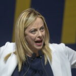 Giorgia Meloni affronta così Berlusconi e sbatte Licia Ronzulli fuori dal governo
