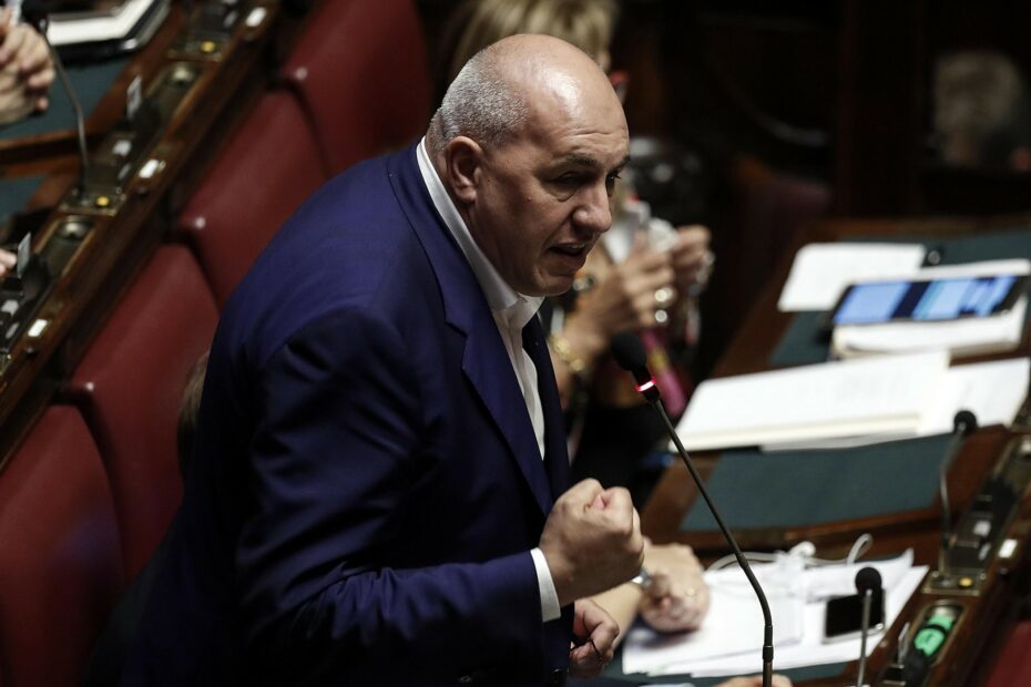 Crosetto querela Stefano Feltri e Domani