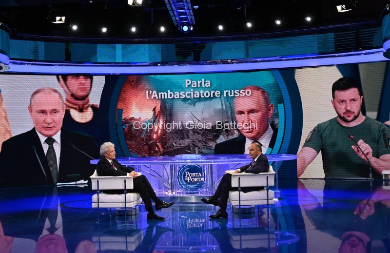 Porta a Porta, scontro tra Vespa e l’ambasciatore russo