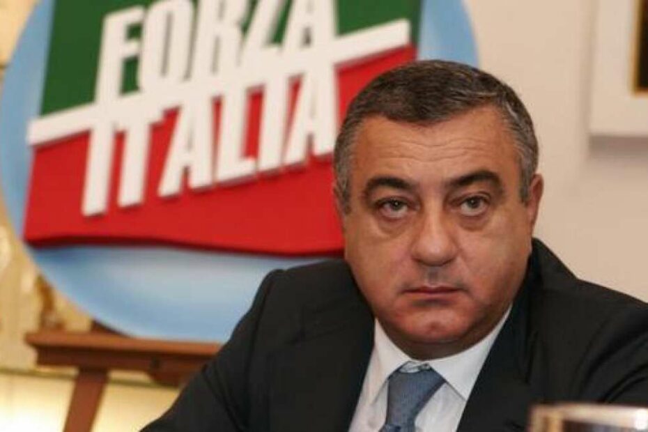 Luigi Cesaro, arrestato per camorra l’ex senatore di Forza Italia