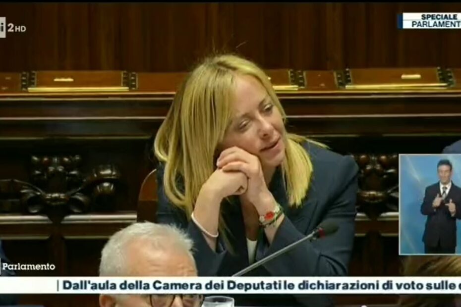 Il labiale della Meloni contro Conte ‘rubato’ alla Camera