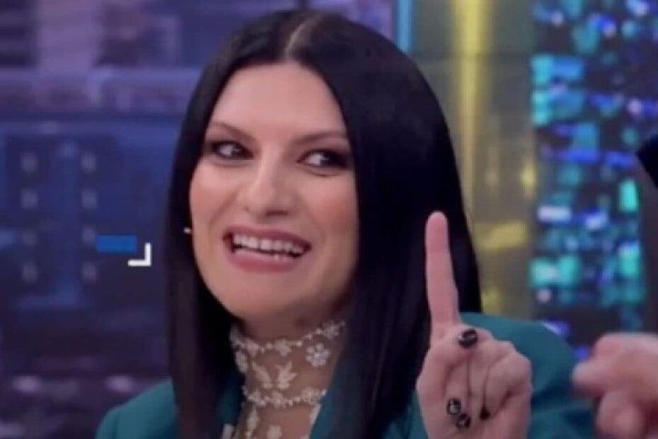 Nuova bufera social su Laura Pausini