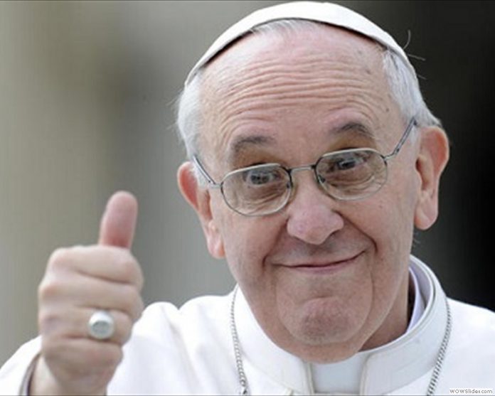 Papa Francesco parla dell'omosessualità