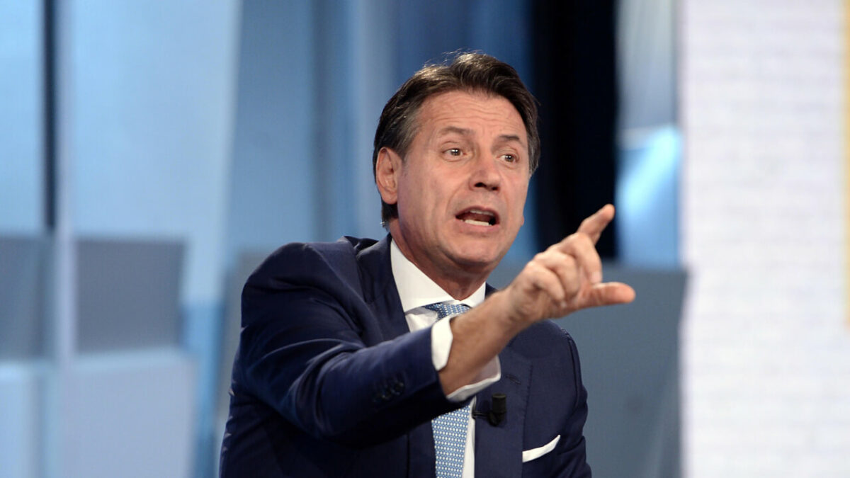 Giuseppe Conte contro Giorgia Meloni sul caso Cospito