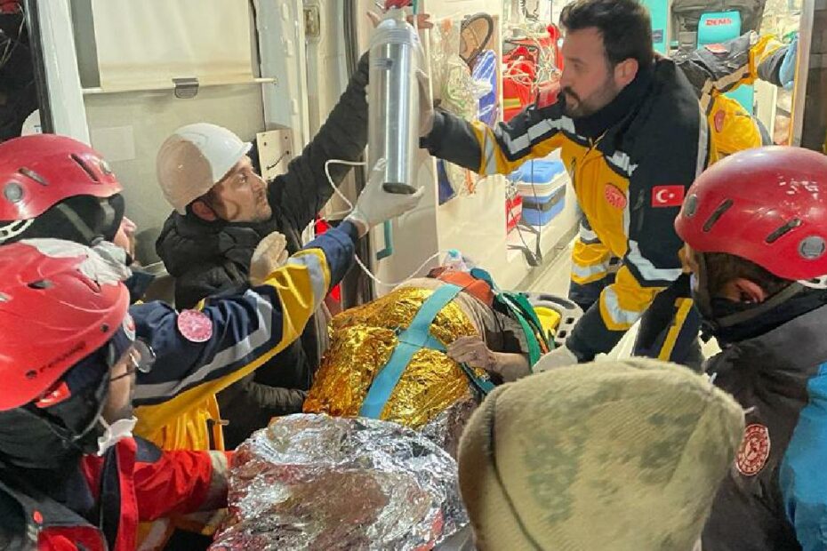 Terremoto in Turchia, donna salvata dopo 212 ore