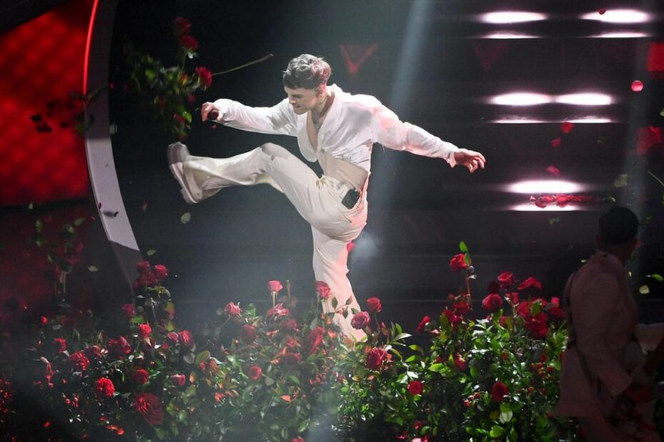 Blanco devasta palco Ariston Sanremo