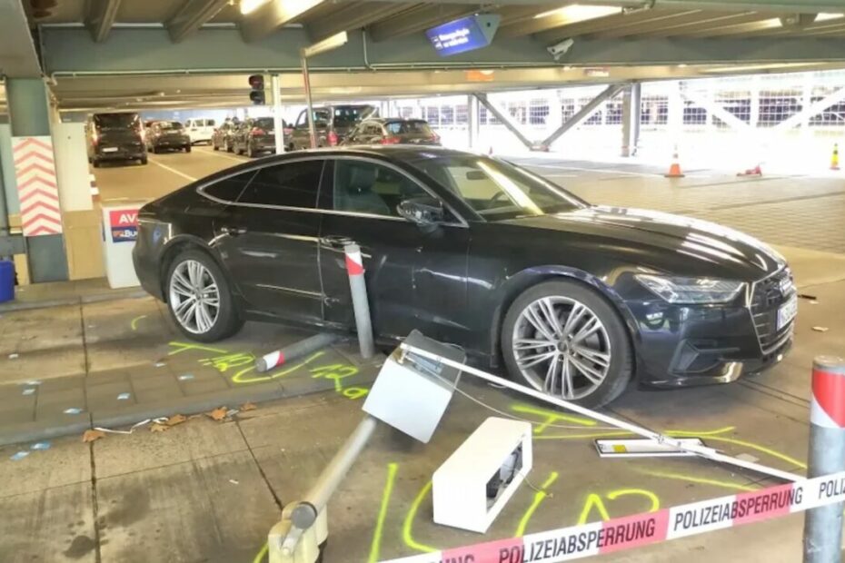 aeroporto Colonia Germania automobile