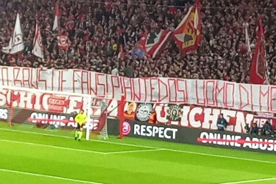 Piantedosi Bayern Monaco striscione