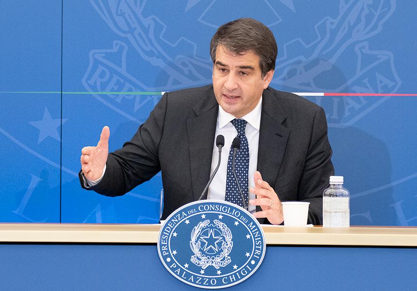 Fitto contestato in Aula per aver annunciato la rinuncia ai progetti del Pnrr.