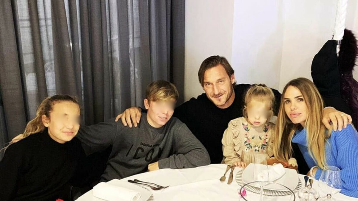 Totti Ilary mantenimento figli