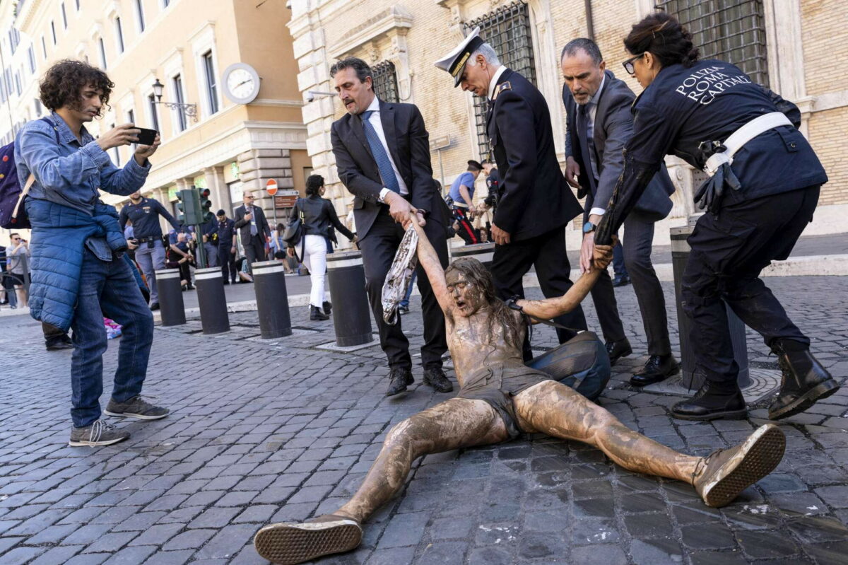 Ultima Generazione Senato nude