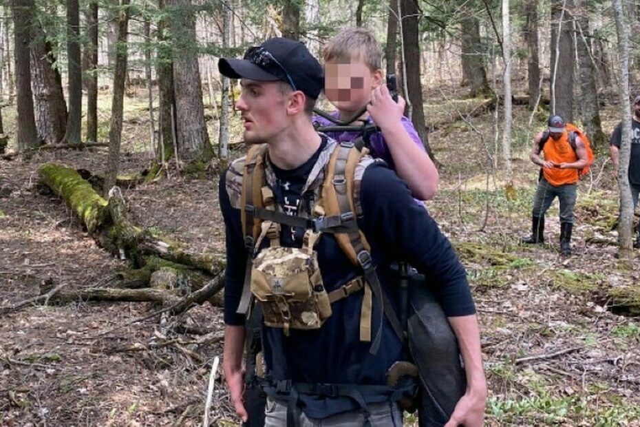bambino perso boschi Michigan