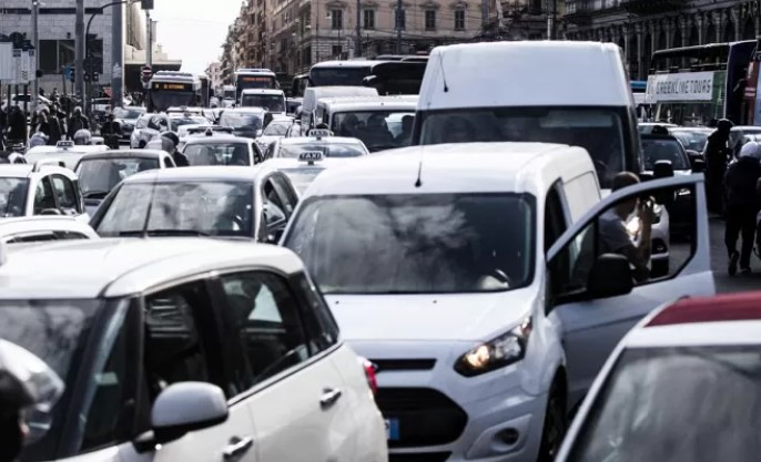 roma cambiano regole auto