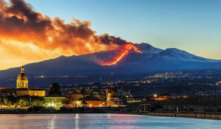 Si sveglia l'Etna, allerta rossa della Protezione Civile Business.it