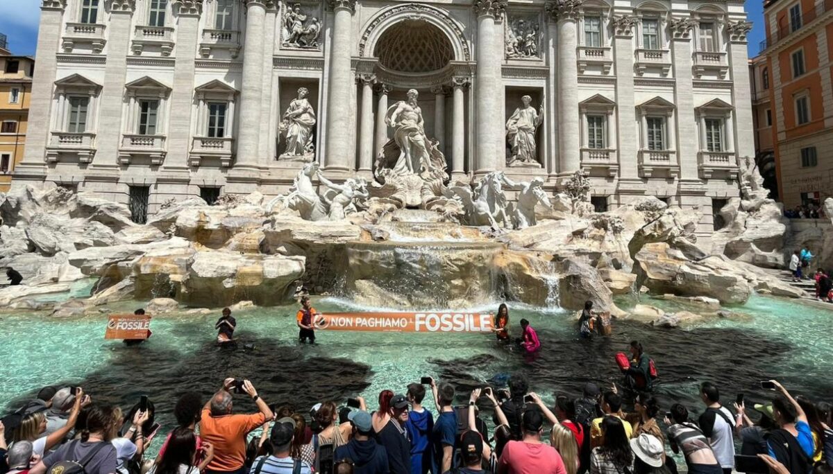 Ultima Generazione Fontana Trevi