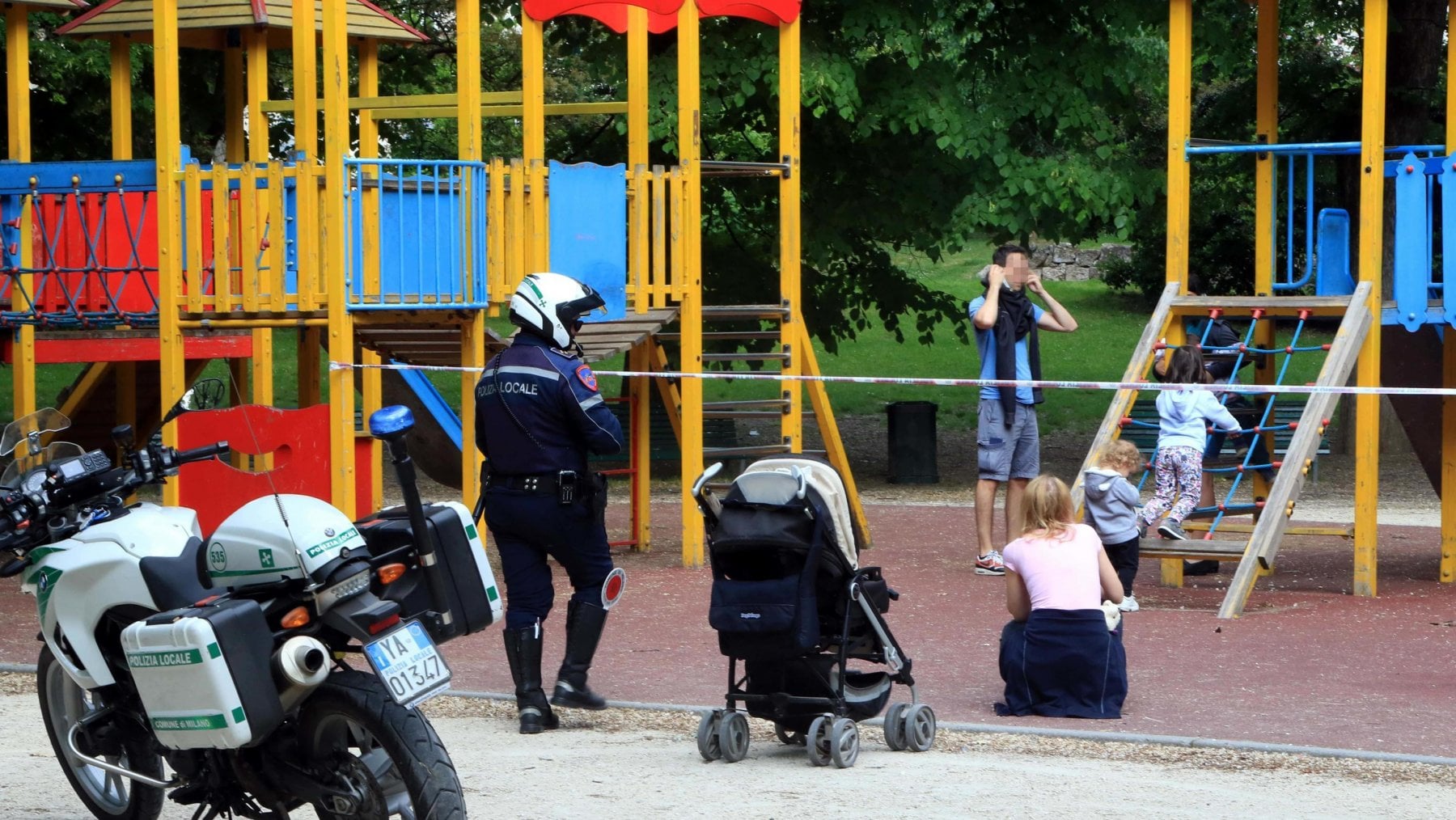 Annecy bambini parco coltello