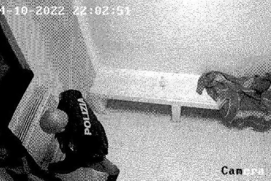 Verona poliziotti arrestati foto