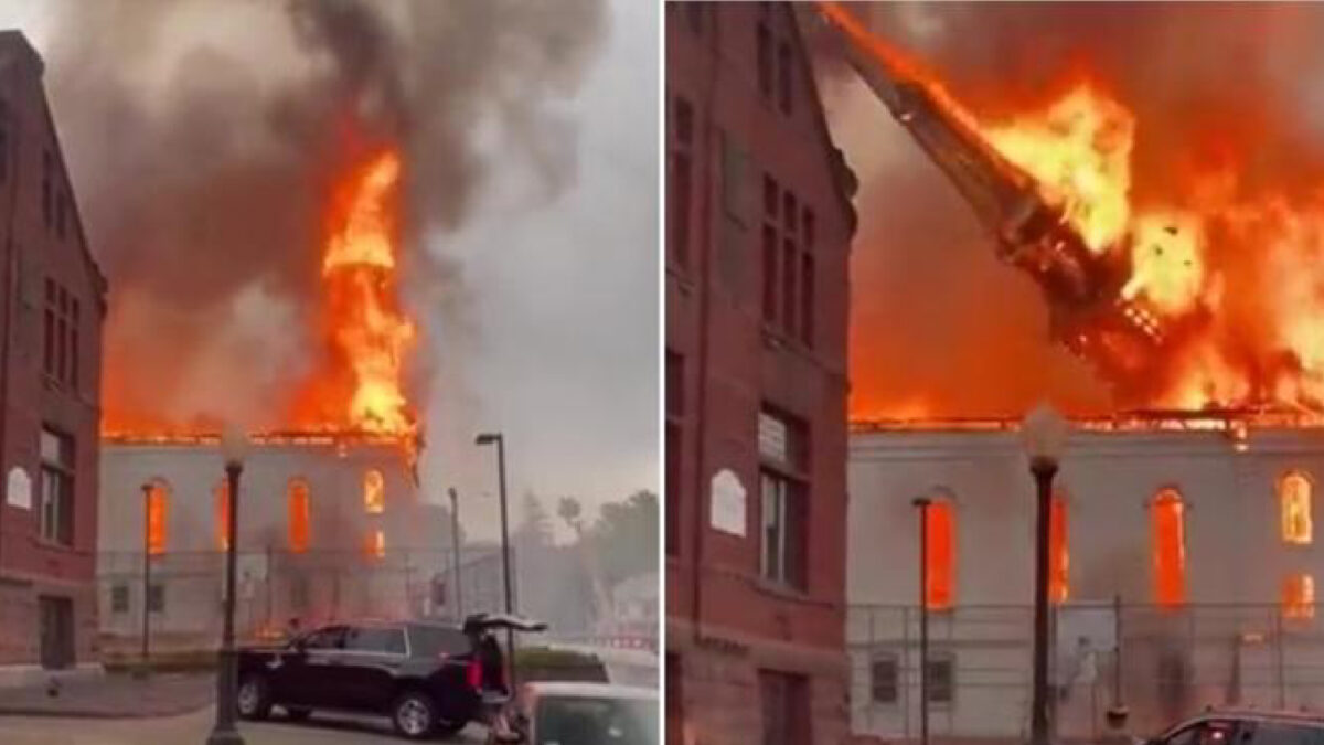Fulmine chiesa crolla campanile 