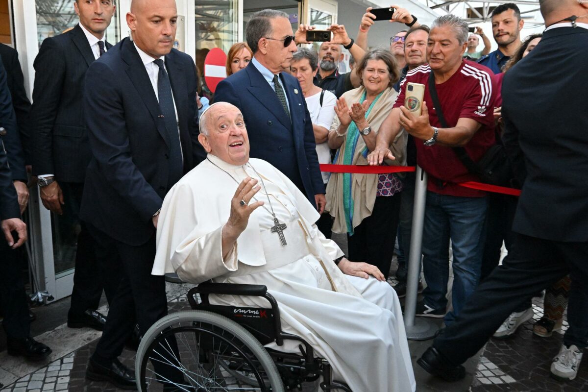 Papa Francesco dimesso ospedale