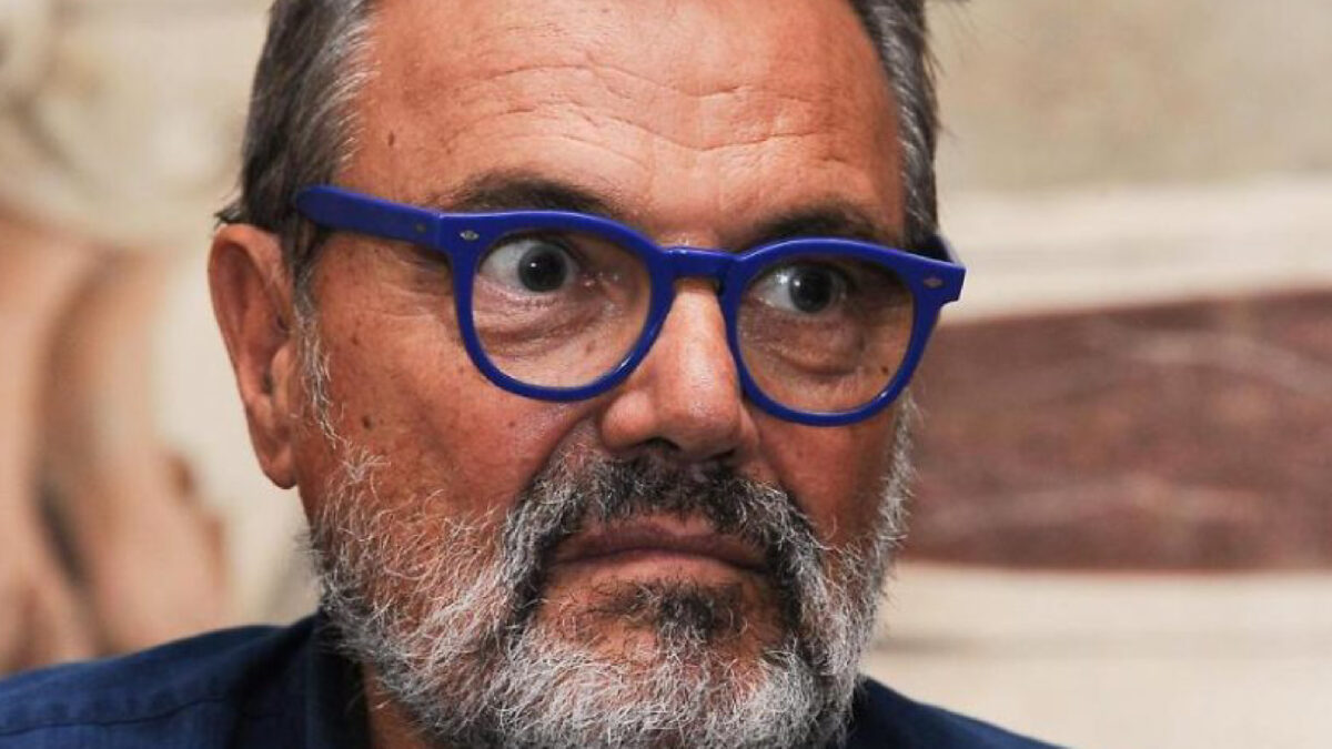 Oliviero Toscani sciocca: “Per fortuna Berlusconi è morto” - Business.it