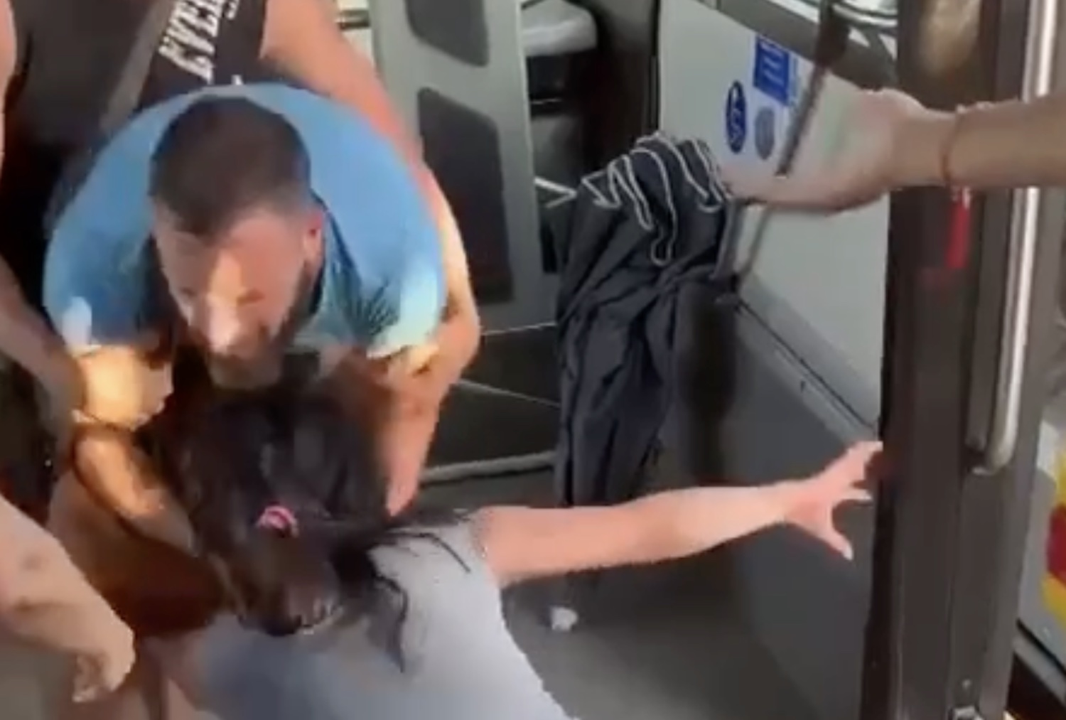 Roma Ostia picchia borseggiatrice