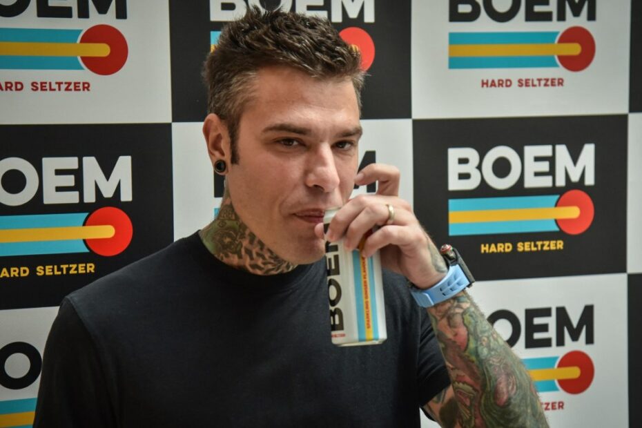 Fedez parcheggiatore abusivo Milano