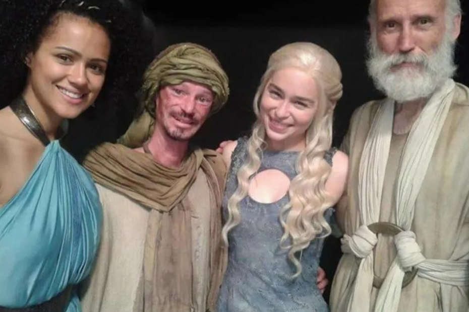 Darren Kent con Emilia Clarke