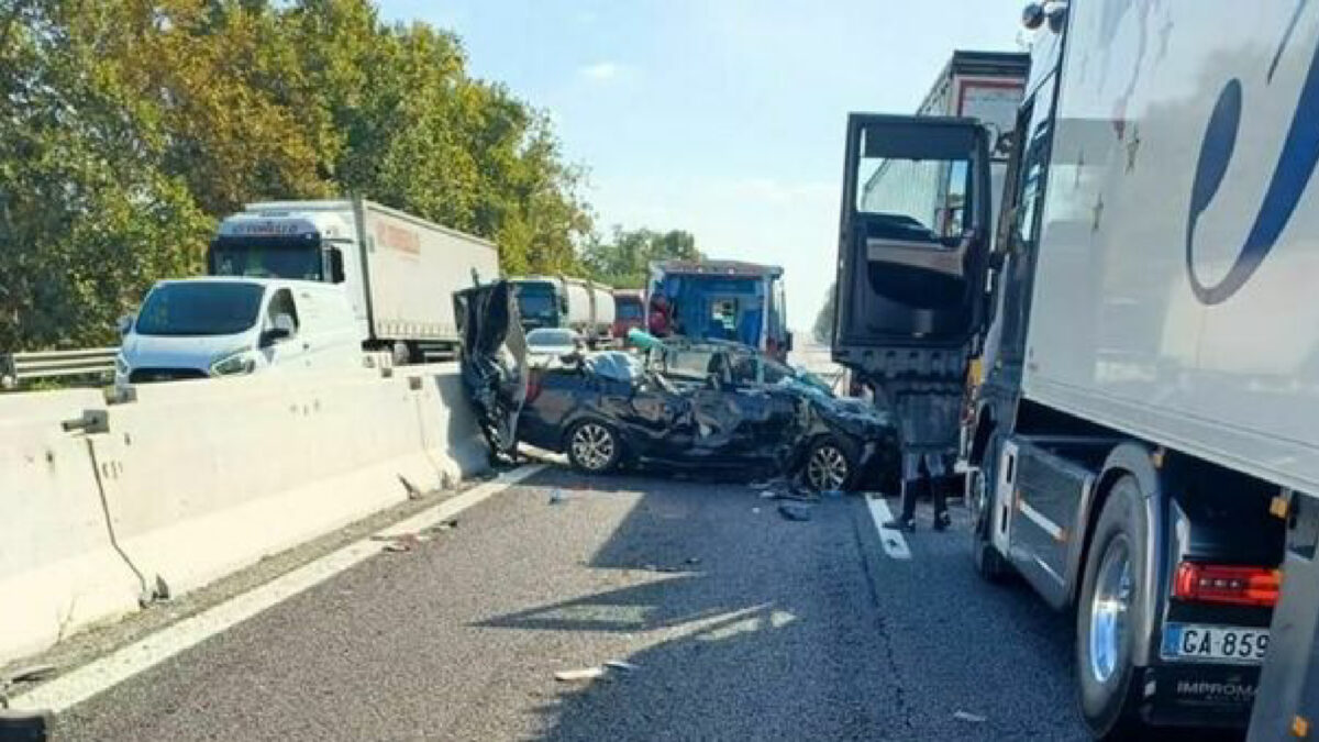 Ferrara incidente muoiono mamma figlia