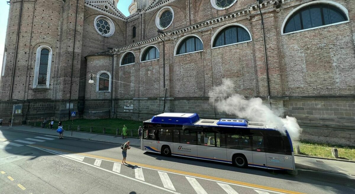 autobus Padova incendio studenti