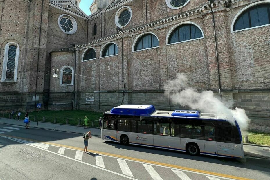 autobus Padova incendio studenti