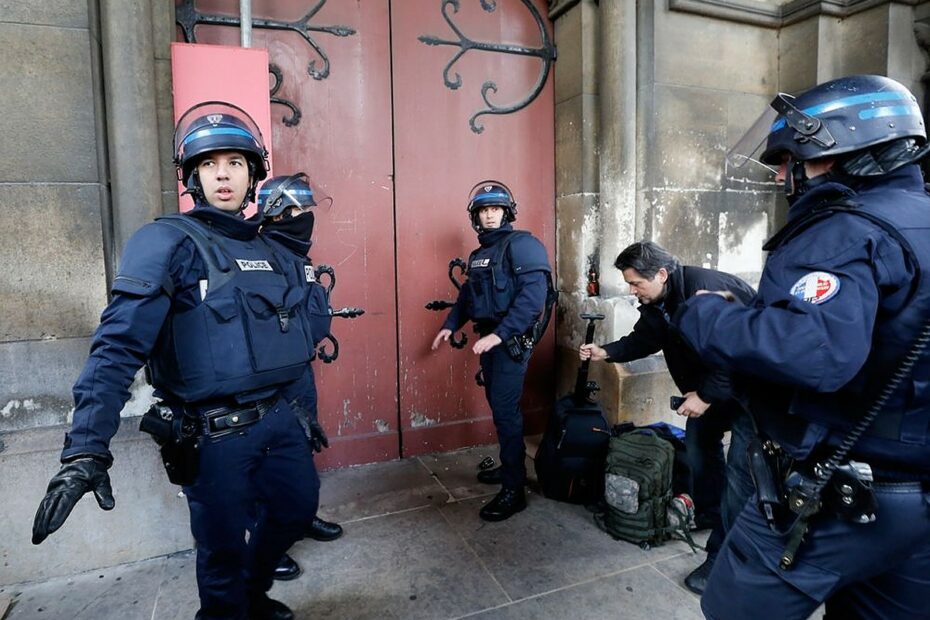 Francia uccide tre figlie