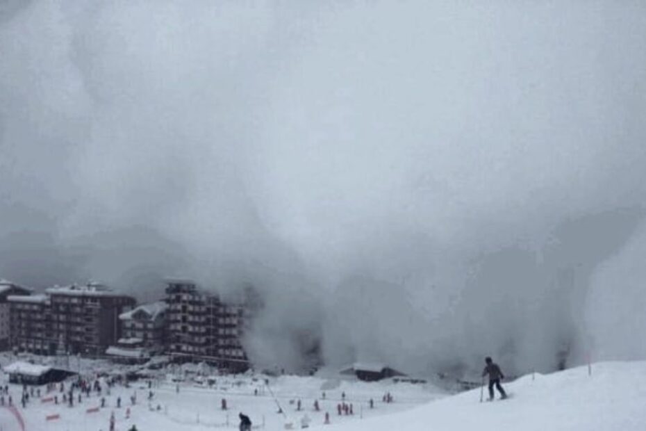 Cervinia bufera di neve