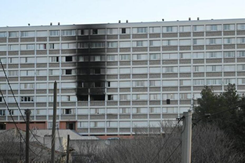 incendio Marsiglia bambino morto