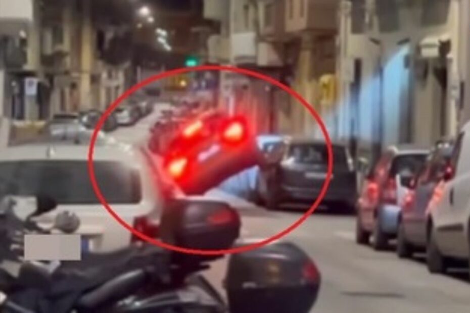 Bari suv auto parcheggiate