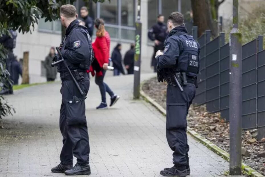 scuola studente coltello Wuppertal