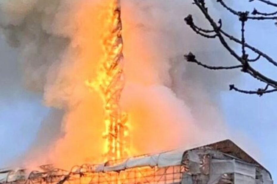 Copenaghen incendio Borsa guglia