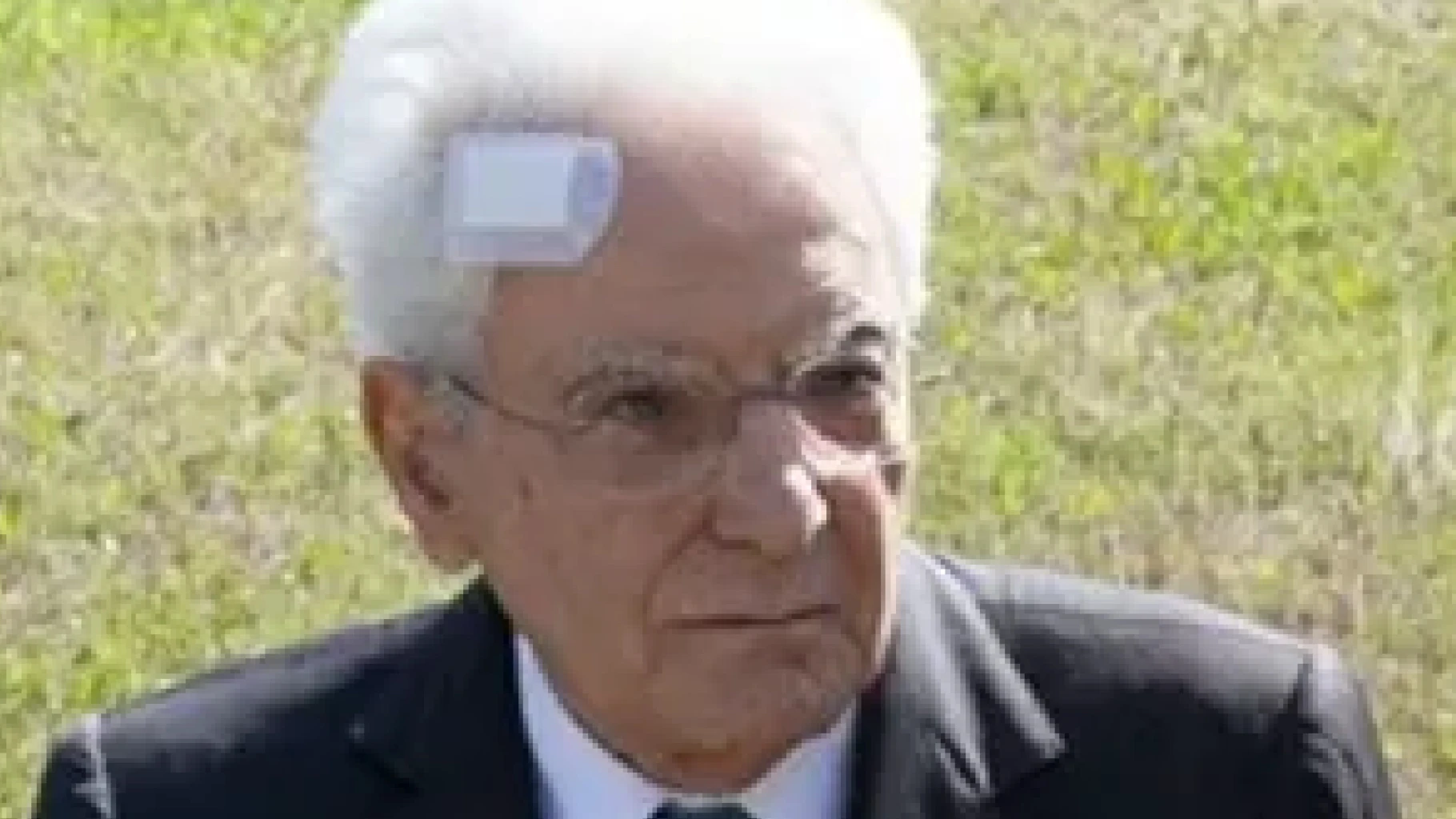 “Ma cosa gli è successo?”. Mattarella e il cerotto sulla fronte: la