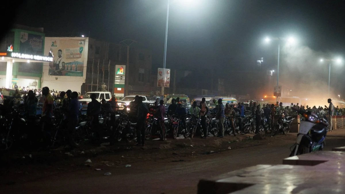 Strade deserte e crisi energetica in Mali