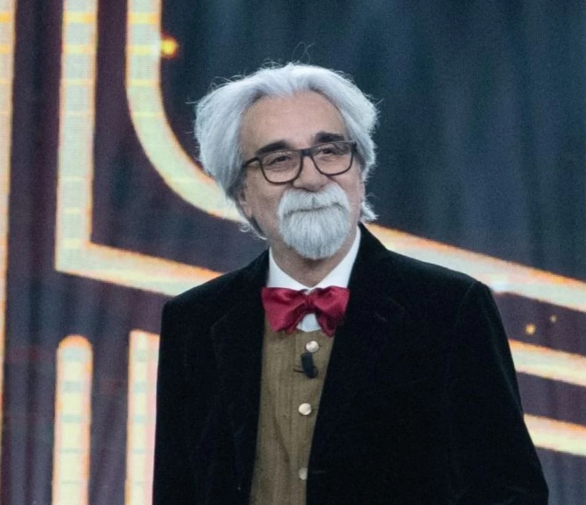 Ritratto di Peppe Vessicchio durante una cerimonia