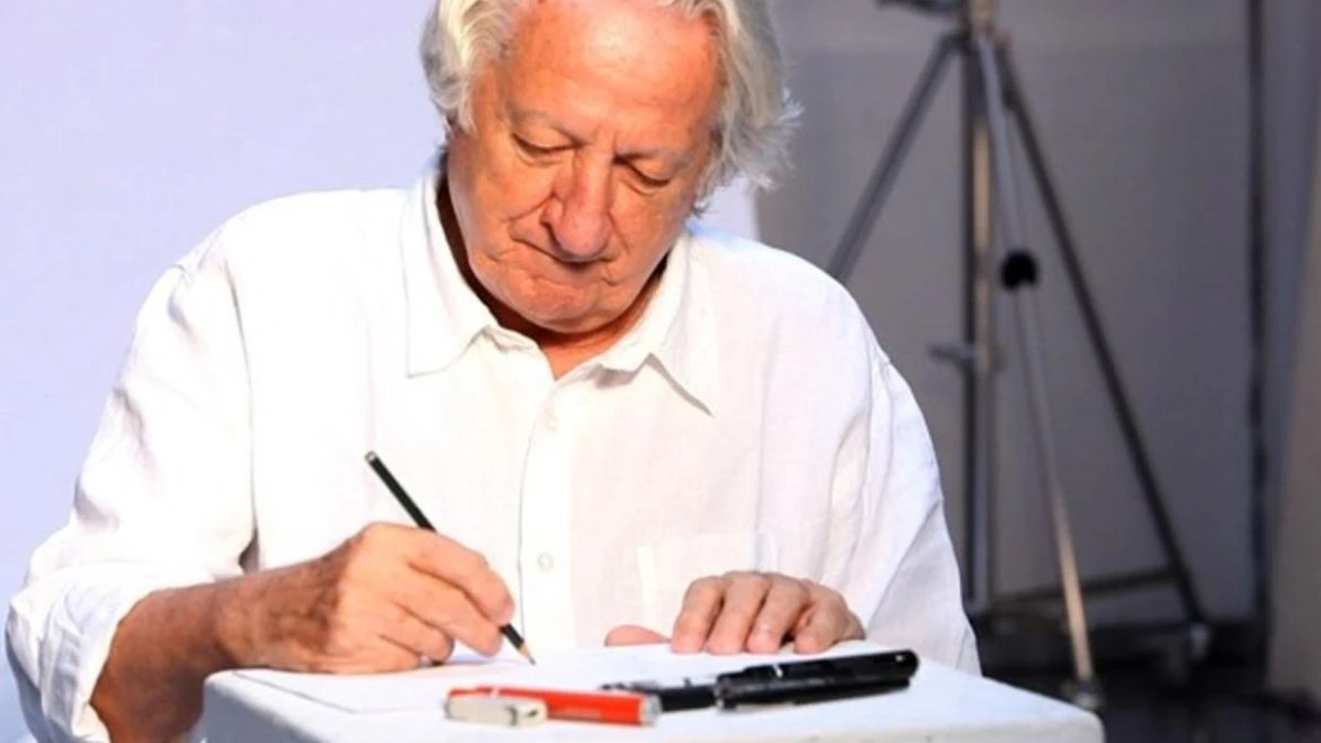 Giorgio Forattini al lavoro presso una redazione giornalistica