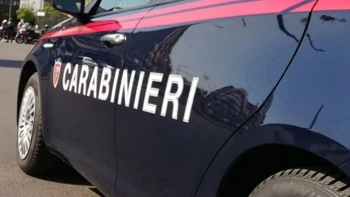 Carabinieri in azione durante il controllo antidroga