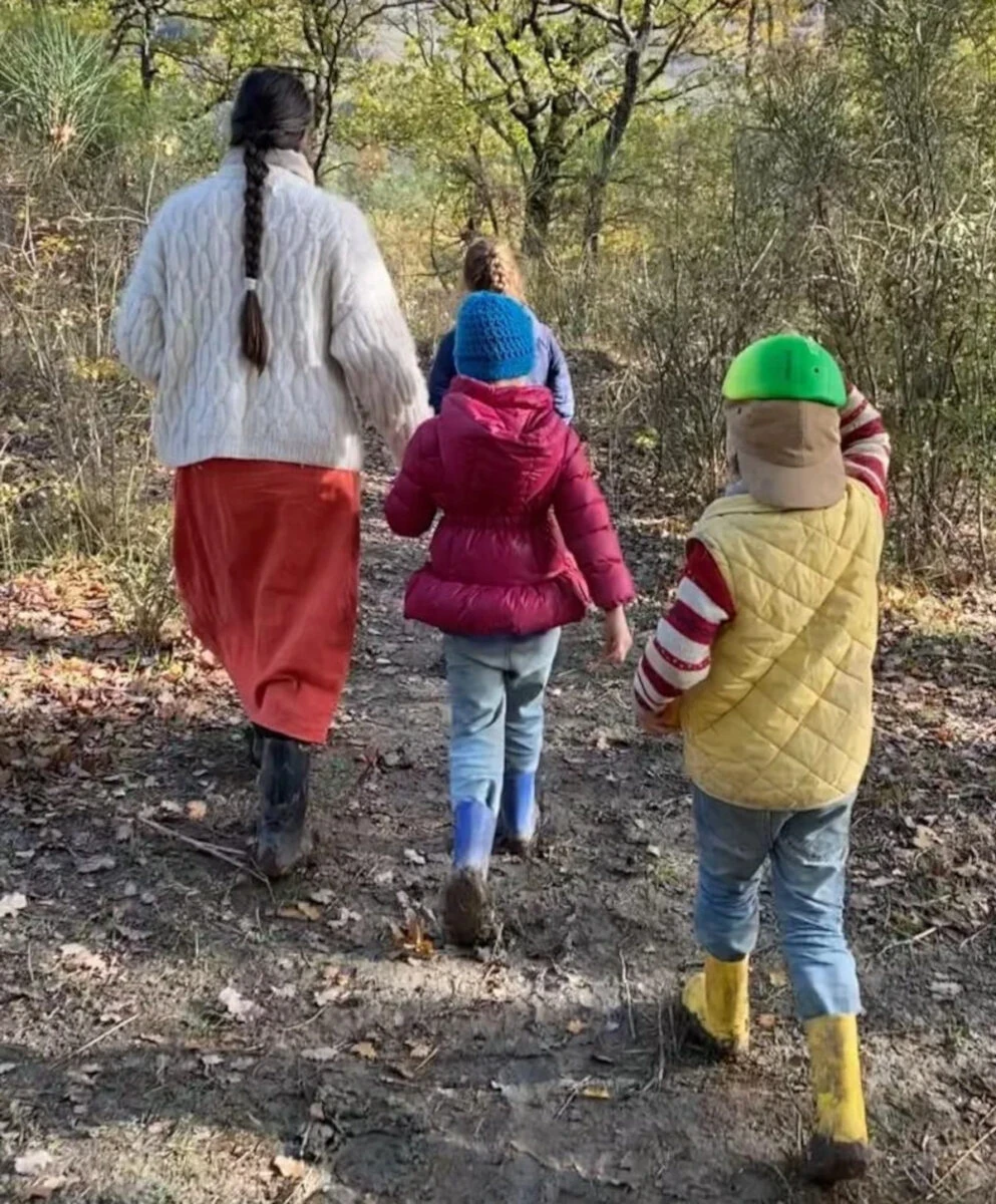 Interno della casa in legno dove viveva la famiglia