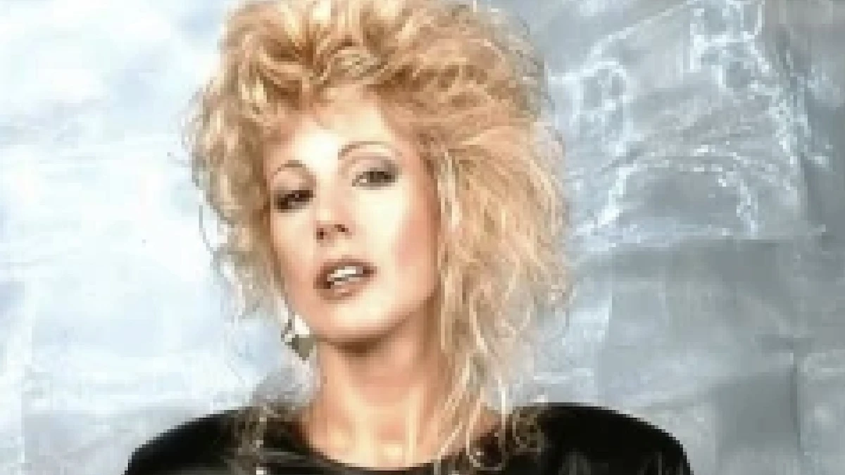 Anna Rusticano sul palco durante un concerto