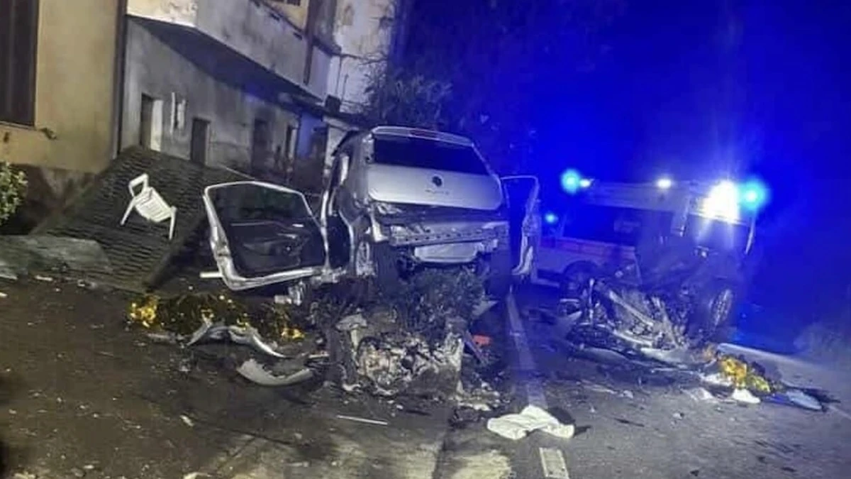 Incidente frontale a Ceccano con auto distrutte