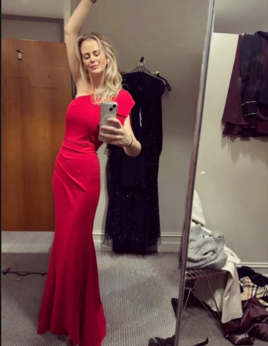 Rachael Carpani in scena in una delle sue serie televisive