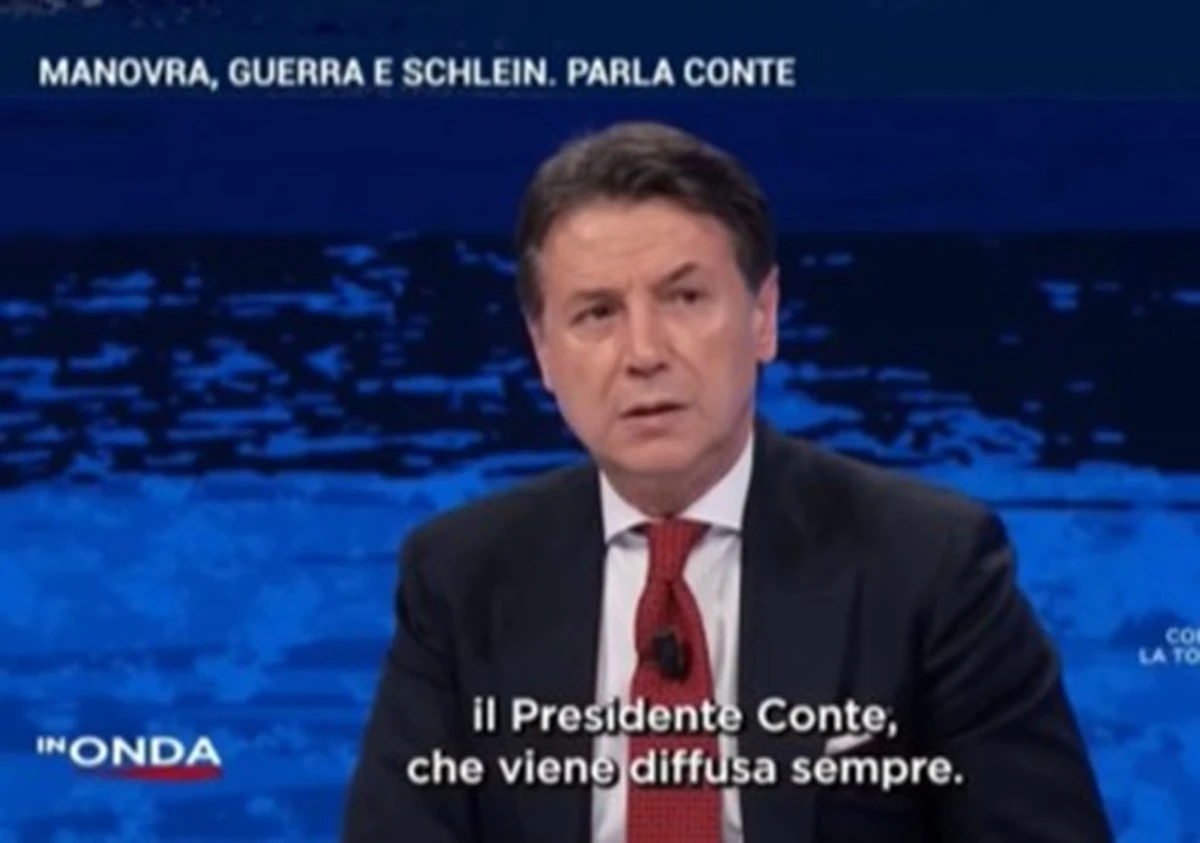 Giuseppe Conte in una conferenza stampa
