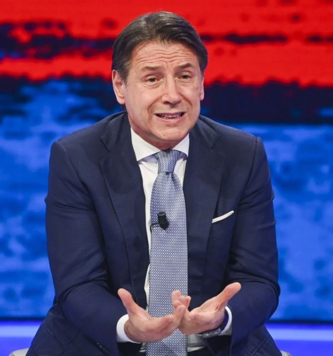 Giuseppe Conte durante un discorso pubblico