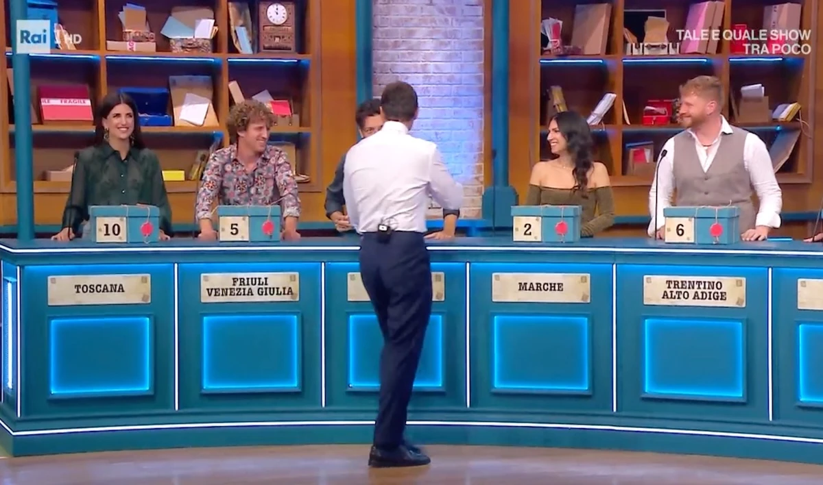 Stefano De Martino durante una precedente puntata di Affari Tuoi